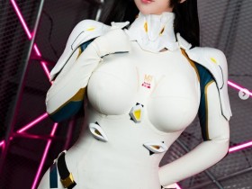 【蜗牛电竞】🤤《剑星》体模尹雪花晒照:胶衣都挡不住超模数值!