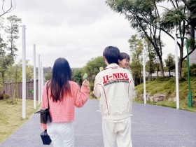 【蜗牛电竞】甜蜜!糖小幽晒照:成都的欢喜记忆