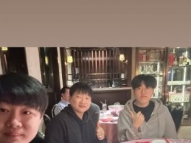 【蜗牛电竞】来谈续约还是劝他回LCK?Kael经纪公司负责人晒与Kael合照