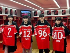 【蜗牛电竞】跨界联动👍T1官方分享选手们参观拜仁主场的照片