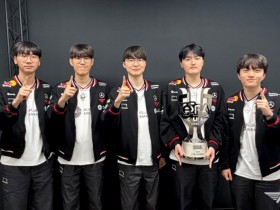 【蜗牛电竞】T1分享赛后选手合影:我们是KeSPA CUP 2025 冠军~!