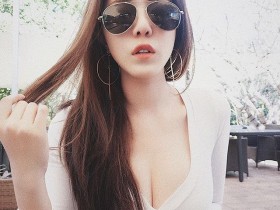 【蜗牛电竞】太兇了!一上飛機看到隔壁坐位妹子帶著「大奶奶」極致深溝讓人忍不住盯著看!