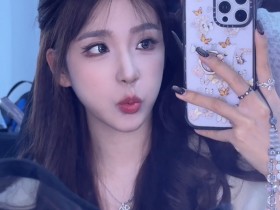 【蜗牛电竞】解说Rita更博晒照:昨儿 谢谢 很开心