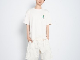 【蜗牛电竞】doinb分享照片:穿新衣服拍了一组新照片 6月28号11点成都见!