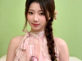 【蜗牛电竞】阿芙晒照:昨天收到了夏安的生日花花💐和蛋糕🍰开心之🥳