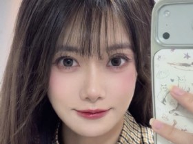 【蜗牛电竞】主持人小钰分享照片:最近新宠 紫色调腮红太米了吧