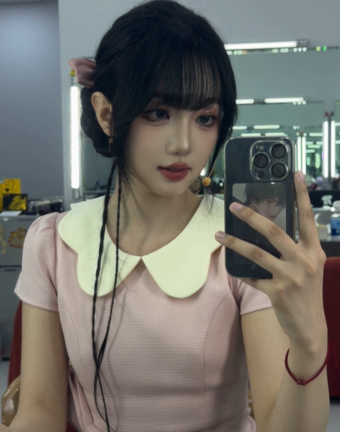 好腿！主持十月晒照：做好节前的最后一班 友友们五一快乐！