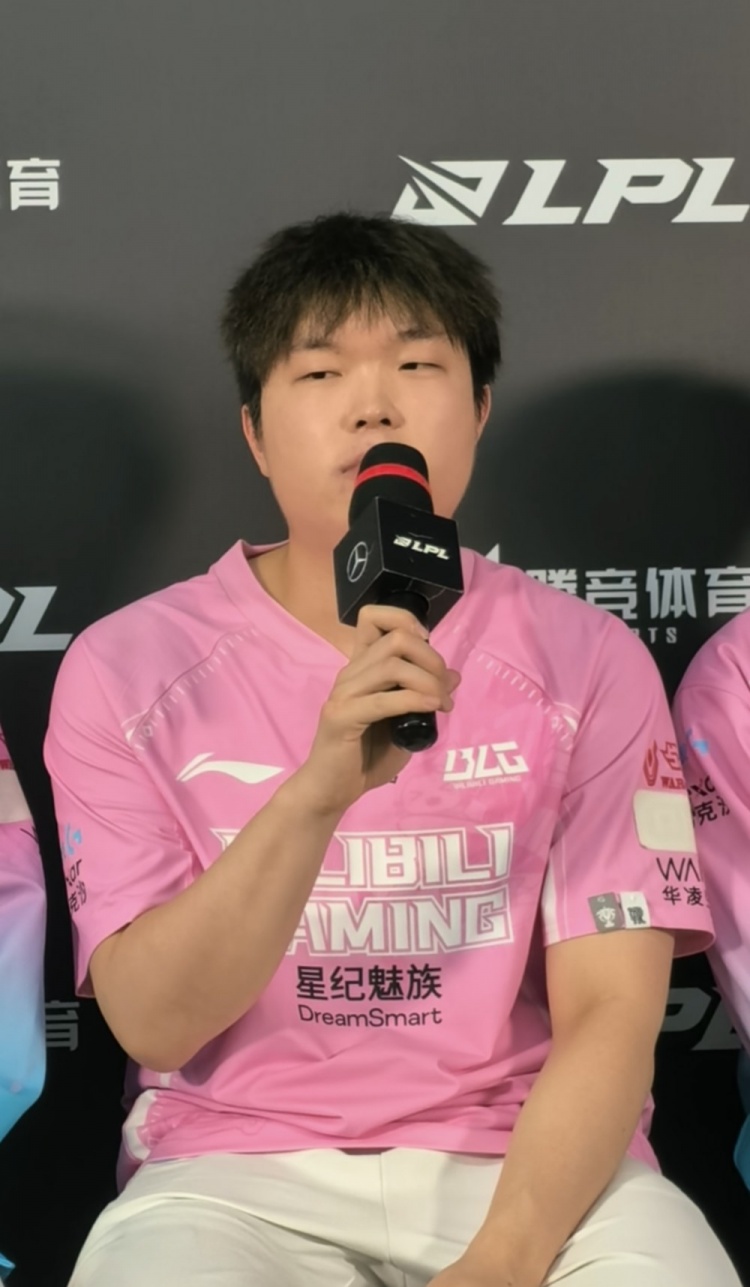 今天是谦虚Bin！Bin:圣枪哥经常选冷门英雄 让我学习到了一些东西