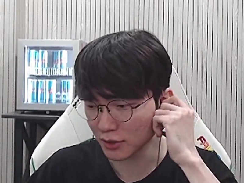 【蜗牛电竞】全力飞!Faker:(Doran是对面的上路吗?(对面)还有Gumayusi?我会赢的!