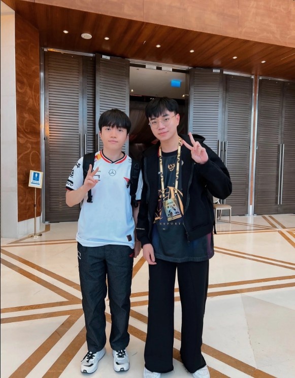 GAM分享Elio与Keria合照并配文：我们最爱的辅助选手们