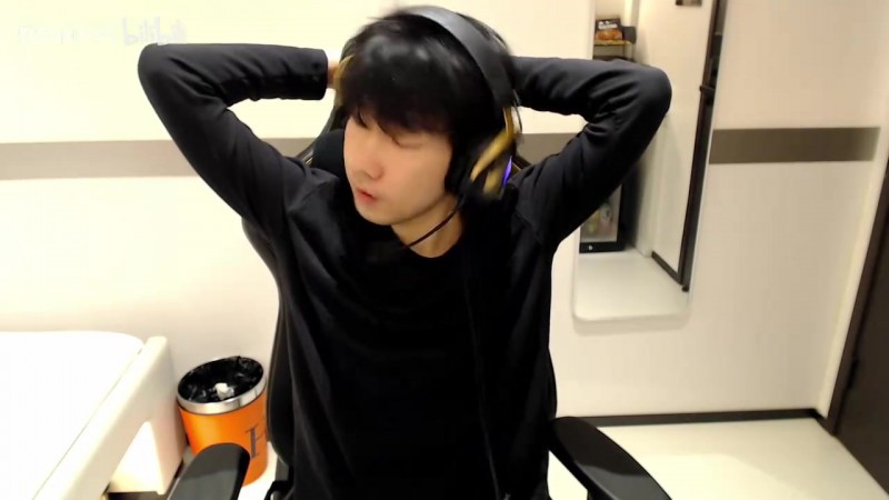 【蜗牛电竞】前职业锐评AL被BLG让一追二:TOP GAP!打野蜜月期谁来都不好使!