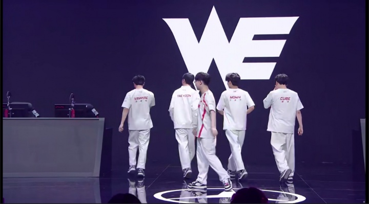加班的神！😂WE第三赛段比赛目前只有两场没打满：0-2iG、2-0FPX