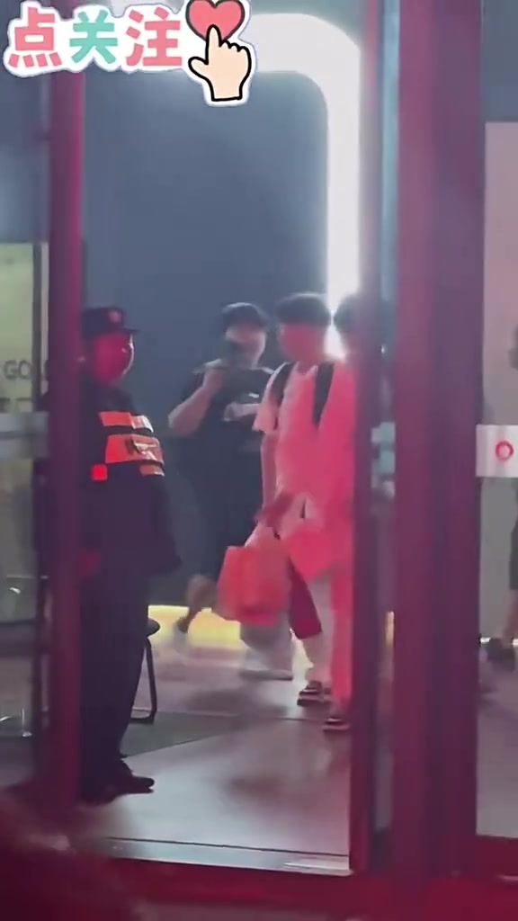 【蜗牛电竞】超级回旋镖?此前BLG粉丝线下嘲讽Wei“惊天大涅槃” 今日被暴打