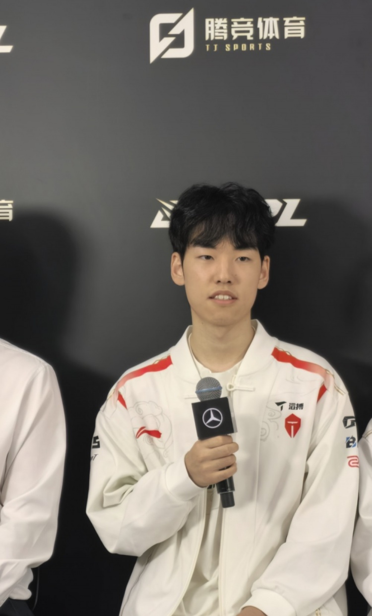 【蜗牛电竞】兄弟伙儿会感谢你的!Hang:杰克有净化水银 其他兄弟需要坩埚啊