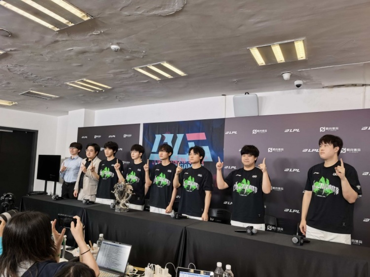 压力给到剩下四支队伍！BLG全员预测四号种子 ON想让Xun去会会T1