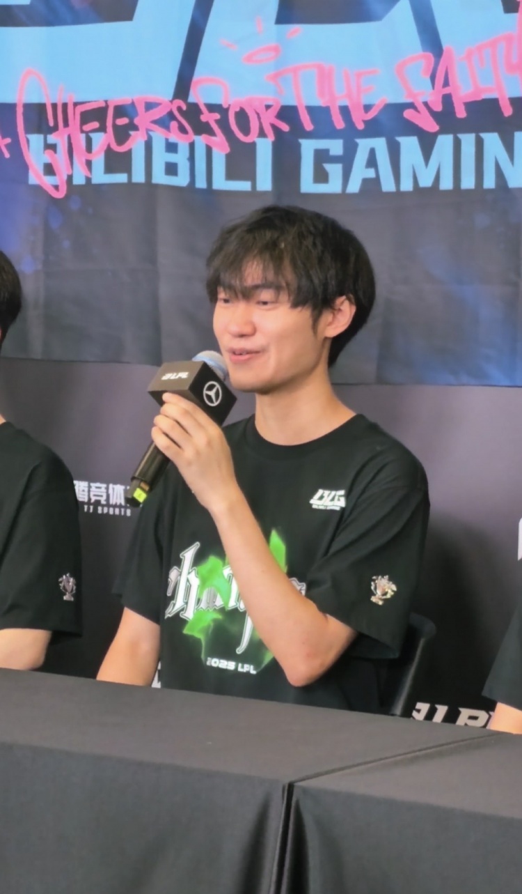 Knight：能五连冠一是状态保持好 二是每个队都有拿冠军的队友
