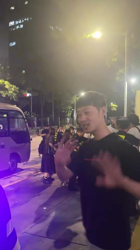 郭皓回应粉丝队服玄学：今年的队服都是黑色的 但我不能剧透哦