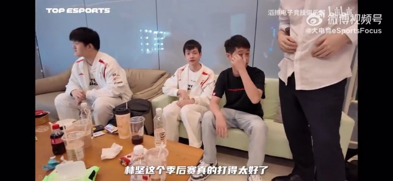 【蜗牛电竞】郭皓盛赞小奶油季后赛发挥 creme：世界赛会加油的，皓哥放心吧！