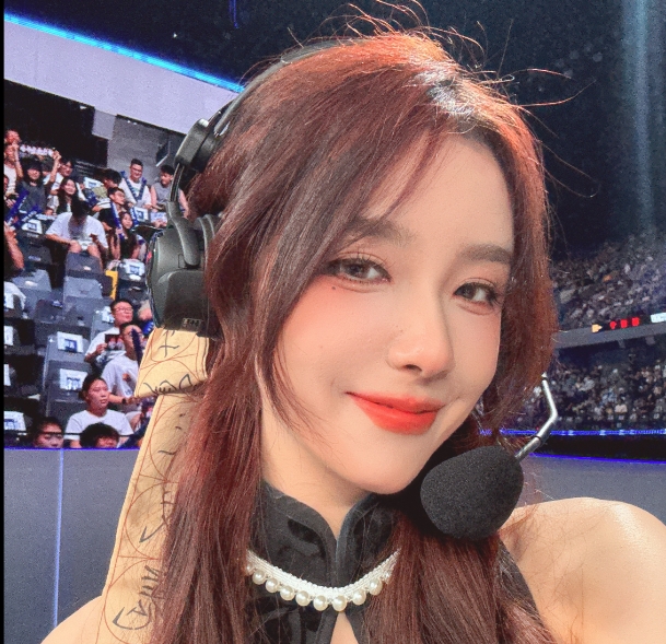 【蜗牛电竞】两年没拿底薪?Rita:每个月播四五天根本不够时长 抖音、虎牙两边都没圈