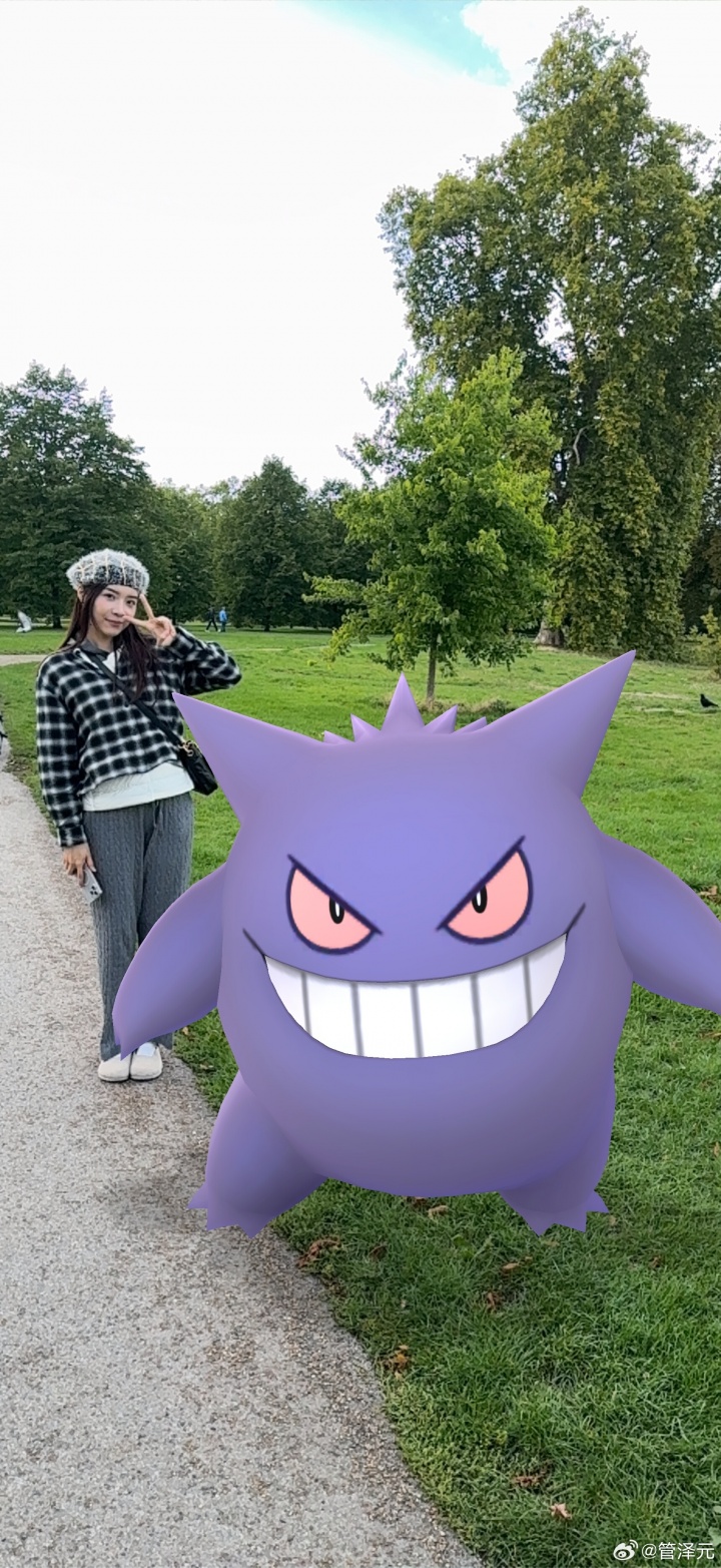 【蜗牛电竞】好甜蜜!管泽元卡点祝老婆生日快乐 余霜怒怼:一米五是吧