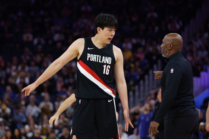 【蜗牛电竞】小杨可怎么办😭管泽元看比卢普斯涉赌被捕:?师傅让FBI抓走了!