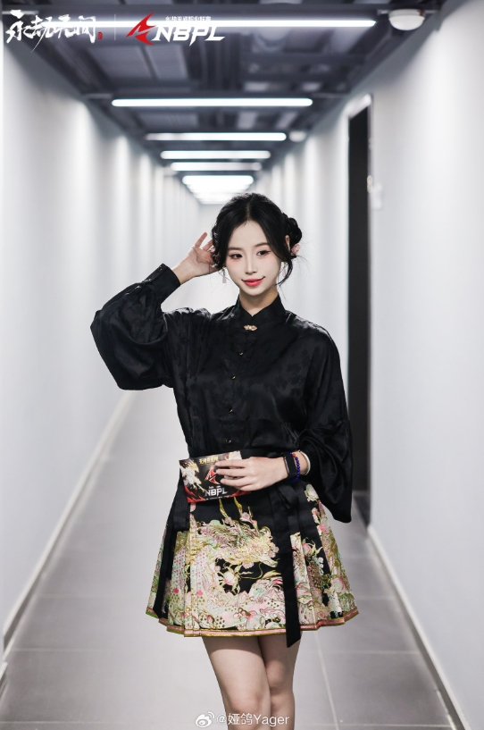 【蜗牛电竞】永劫赛事女主持晒照:秋季赛决赛日!秋季赛就结束了