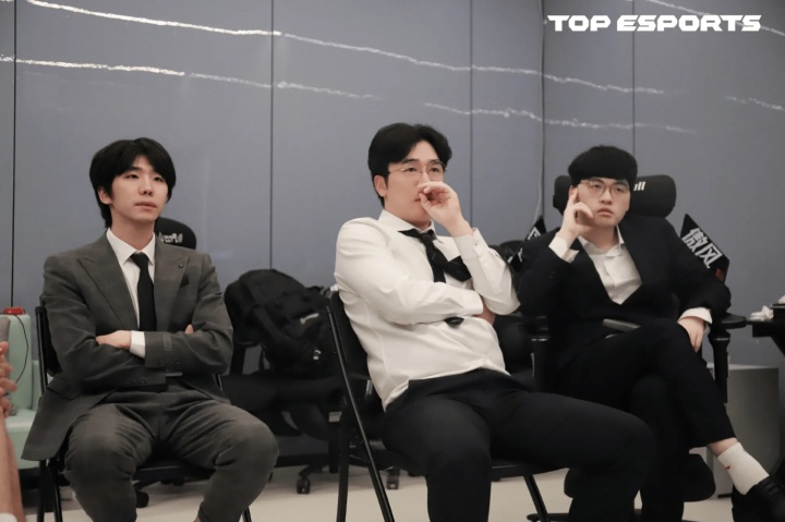 【蜗牛电竞】Homme回应一二局BP争议点:我太关注于下路对线强度,导致阵容有点不伦不类