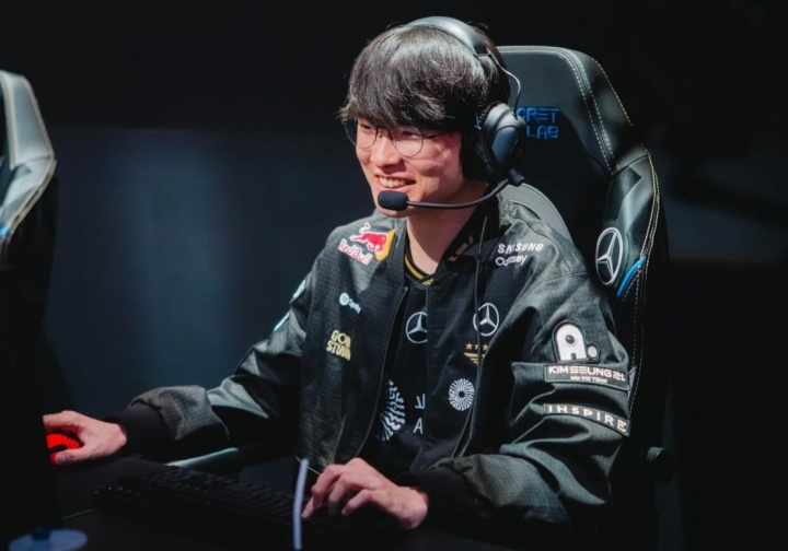 Faker：今天来到赛场时短暂想起了S7，我感受到自己成长了