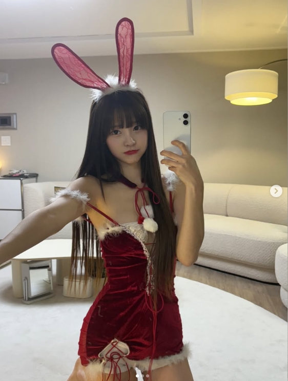 韩版《完蛋美女》演员mj晒照：提前展示圣诞战袍🤤