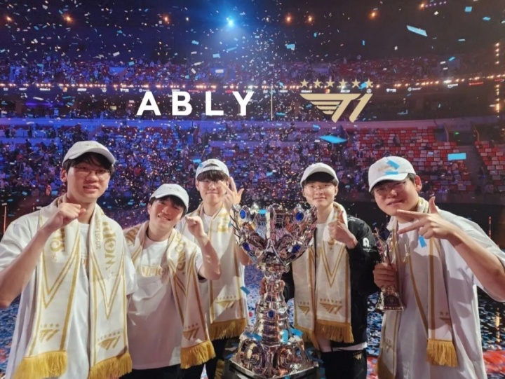 Faker：S12赛后并没有特意去安慰Keria 当时就希望他不要过度悲伤 未来还有机会