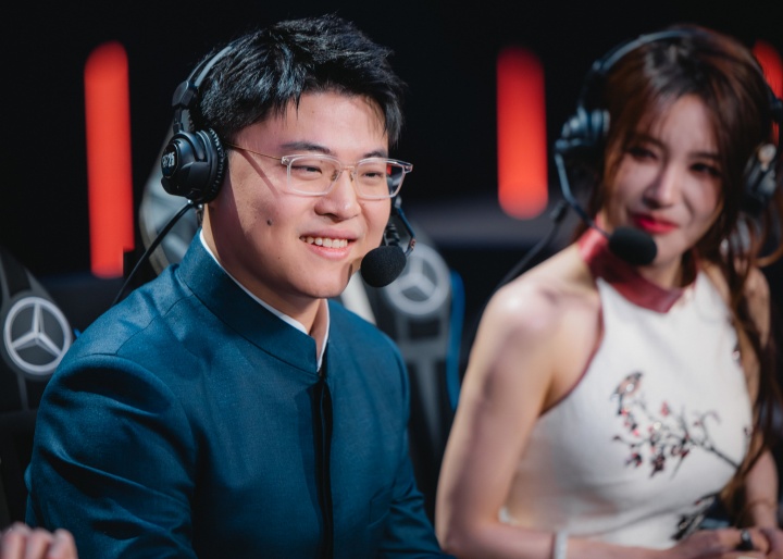 【蜗牛电竞】媒体透露Uzi近期消息:10月中旬有队伍给Uzi递了份很可观的合同!