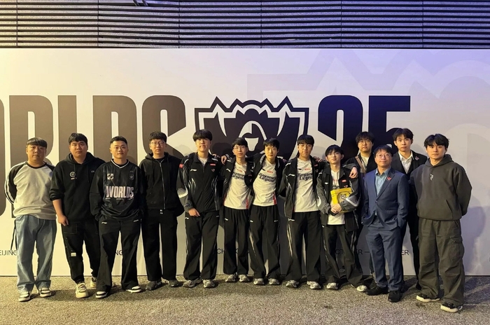 【蜗牛电竞】啊这😅Tabe早前还在和Shanks说明年一起努力!今天就官宣离队