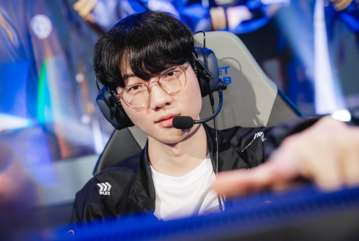 【蜗牛电竞】JDG老板蓝莲花现身朱开直播间:透露Viper100%签约BLG👀