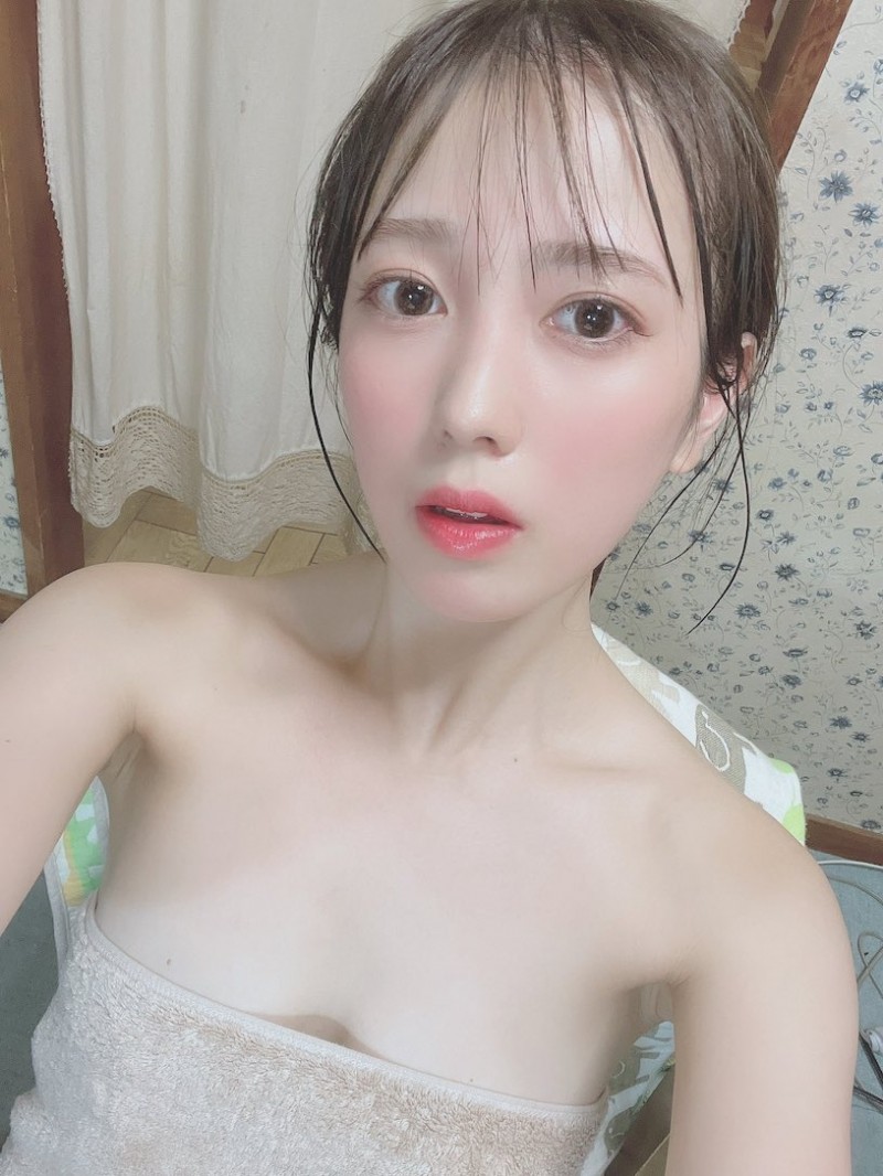 【蜗牛电竞】打败河北彩花!重量级偶像「小湊よつ葉」新作夺下排行榜No.1!