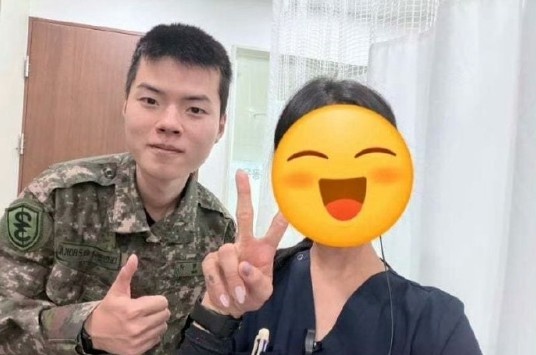 👍韩国网友晒照：偶遇服役中的Deft
