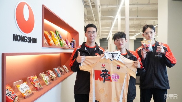 【蜗牛电竞】NS晒队员参观照:Ns RedForce入职培训结束❗