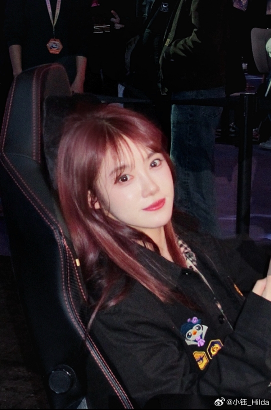 【蜗牛电竞】羡慕Rookie！小钰晒照：TPO太好玩咯