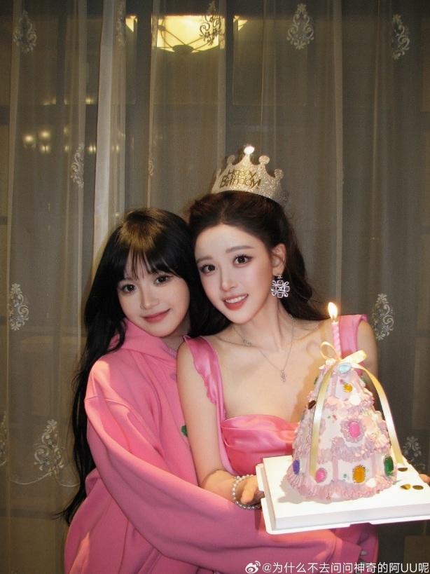 【蜗牛电竞】S3亚军中单前女友UU妹晒照:生日快乐🎂