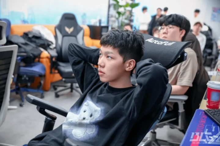 【蜗牛电竞】被一键扫荡了！😭吧友们觉得BLG今天惨败的原因在哪？