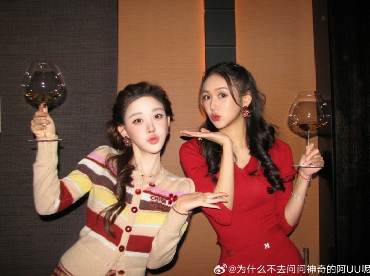 【蜗牛电竞】S3亚军中单前女友UU妹晒照：🎄