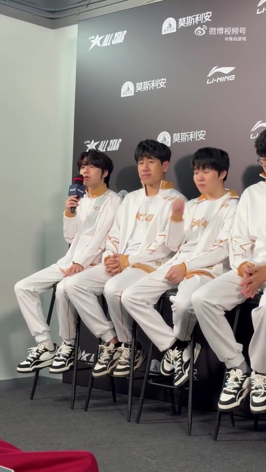 Crisp谈公益：第一次跟这么多动物一起 感觉跟想的稍微有点不一样