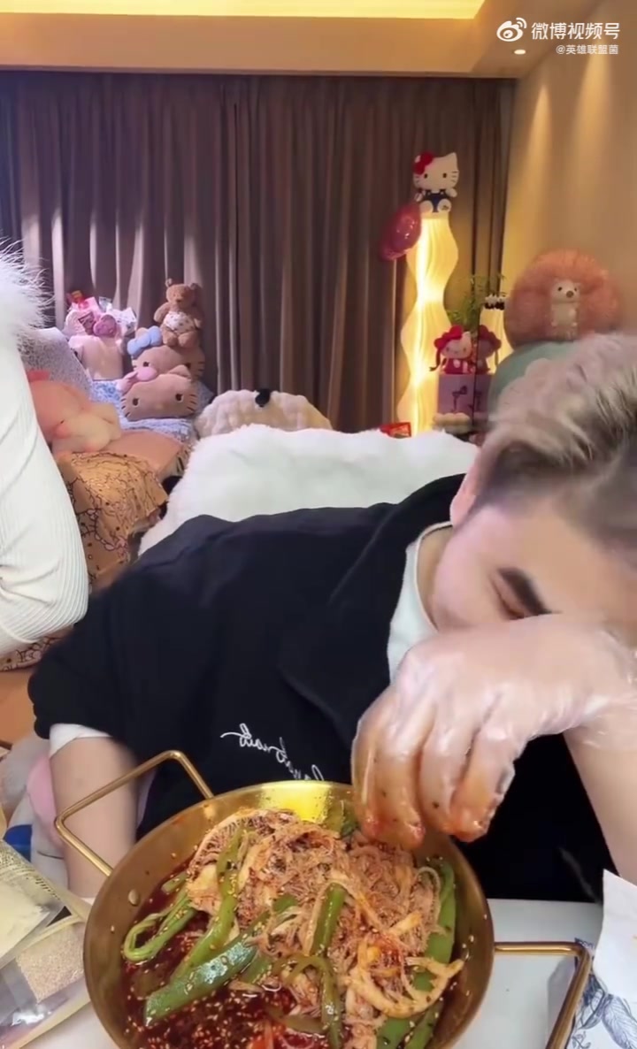 朱开：Xiaohu夺冠的概率不大，WBG进世界赛有可能；打团问题太大了