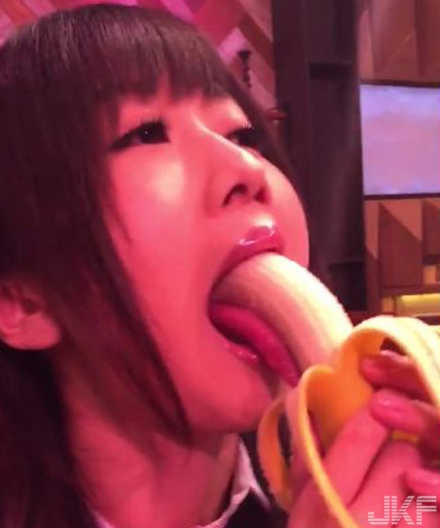 【蜗牛电竞】有病幕後影片《AV女優示範吃香蕉》超想加入這個節目的工作人員