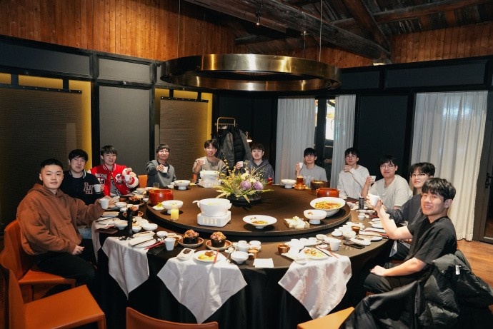 【蜗牛电竞】JDG分享美食：在西安吃个漂亮饭 大家一起漂漂亮亮过新年咯！