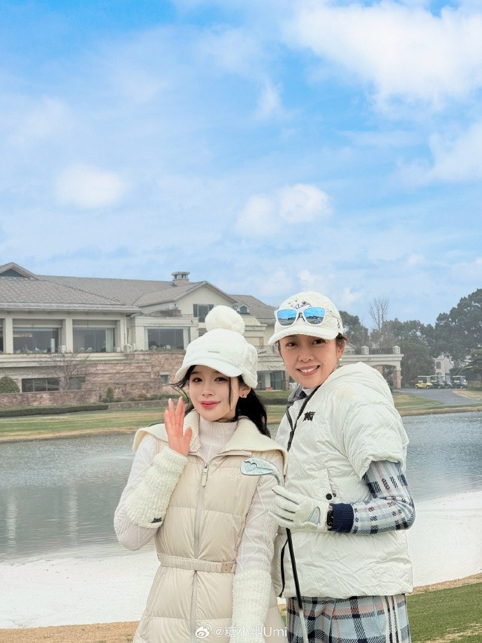 【蜗牛电竞】糖小幽晒照：嘻嘻～和高能量的姐姐一起就是很开心！ ​​​