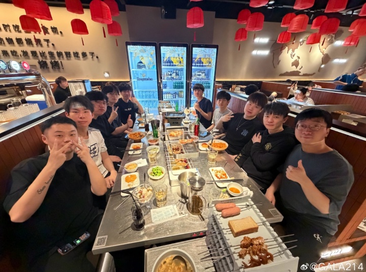 【蜗牛电竞】GALA更博：苏州之旅结束啦 谢谢大家一直给我加油 Tabe生日快乐