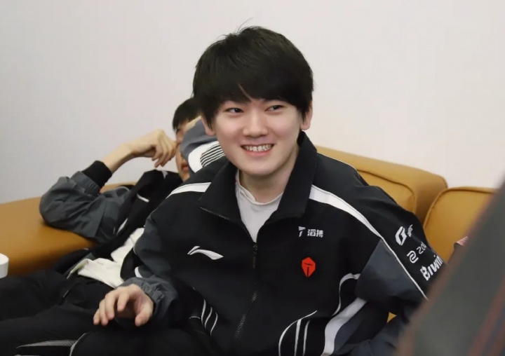 【蜗牛电竞】理性讨论:JKL休息对TES的影响 是不是跟当年Faker手伤休息对T1的影响一样?