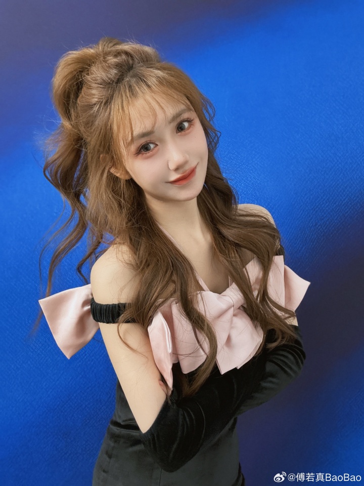 【蜗牛电竞】女主持人Baobao晒照:🎀
