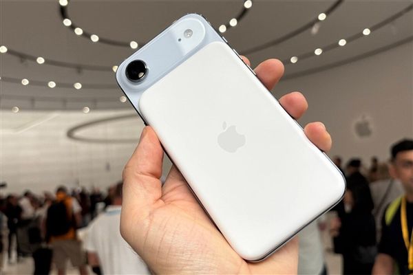 【蜗牛电竞】暴降2000元!iPhone Air清库存实锤了:电池生产日期是2025年7月