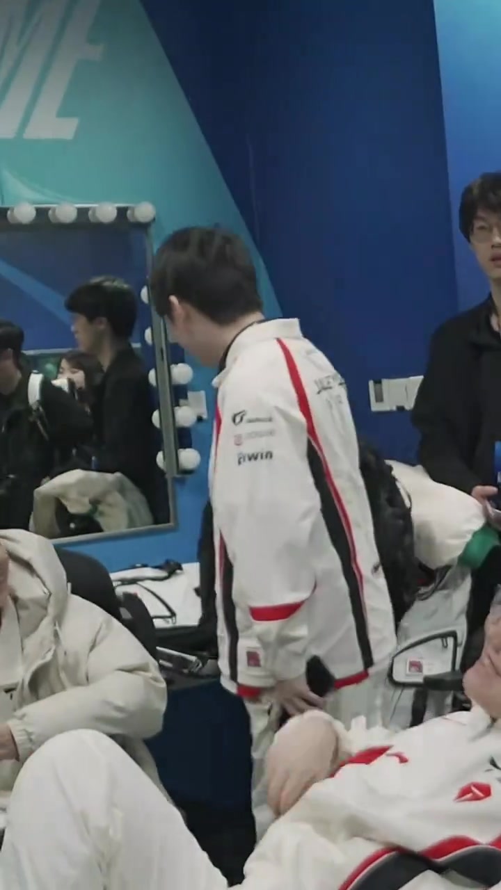 【蜗牛电竞】TES调试日小视频-369：不是，你过来干嘛；JKL：调试啊